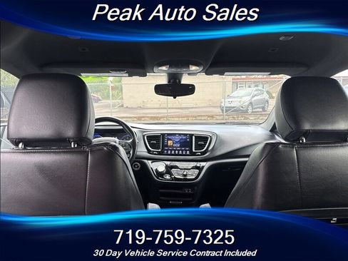 Used 2018 Chrysler Pacifica Touring-L w/ Premium Audio Group FWD image 28