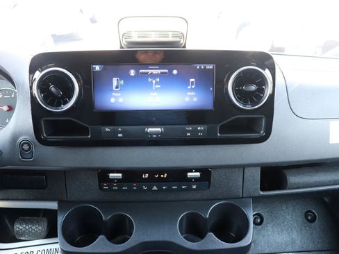 Used 2025 Mercedes-Benz Sprinter 2500 image 21