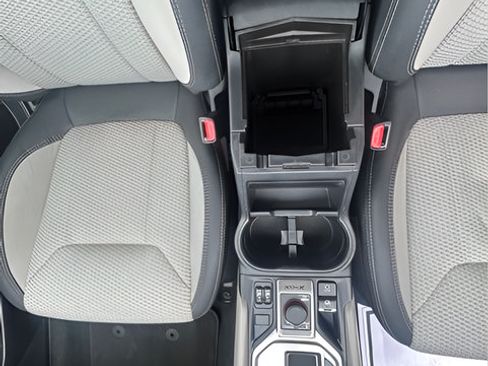 Used 2019 Subaru Forester Premium AWD/4WD image 16
