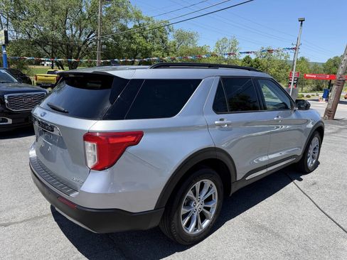Used 2022 Ford Explorer XLT w/ Equipment Group 202A AWD/4WD image 7
