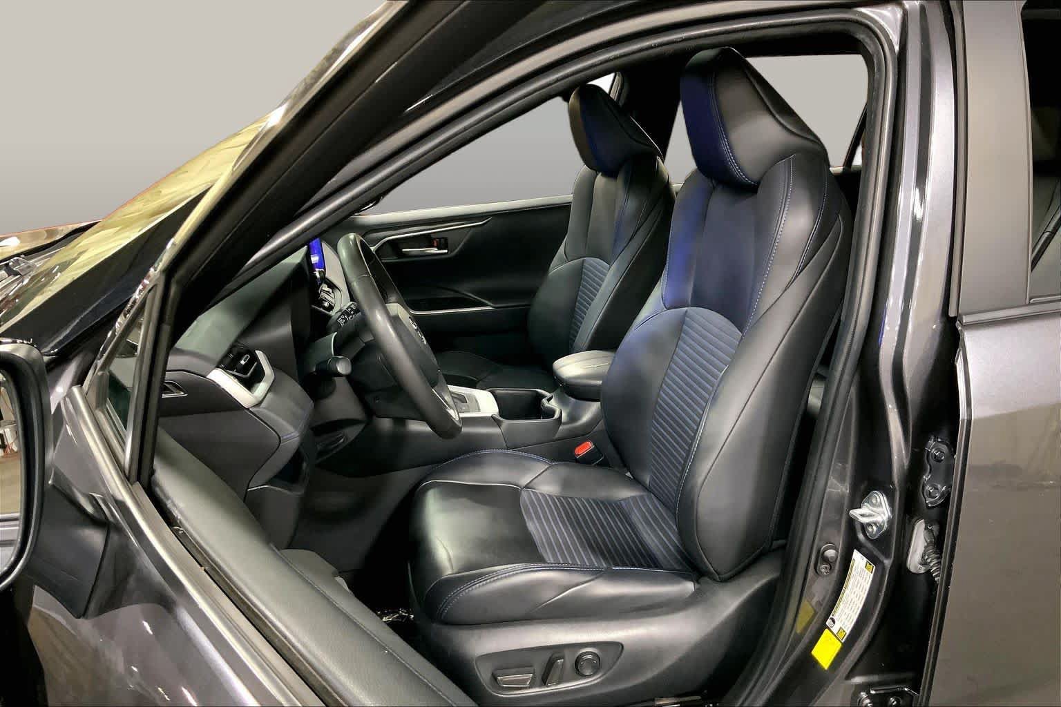 Used 2023 Toyota RAV4 XSE AWD/4WD image 8