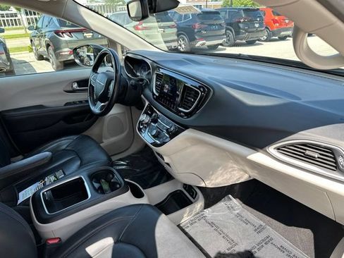 Used 2020 Chrysler Pacifica Touring-L Plus FWD image 18