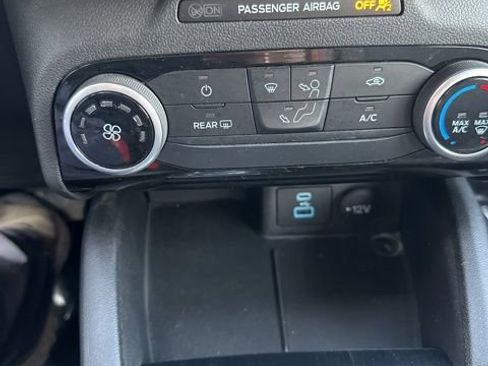 Used 2022 Ford Escape SE image 21