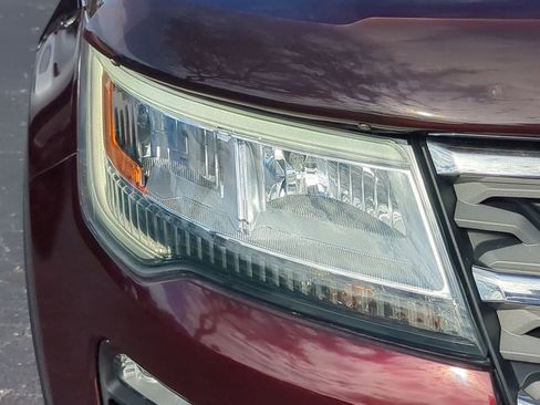 Used 2018 Ford Explorer XLT w/ Equipment Group 202A image 10