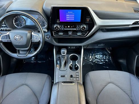 Used 2023 Toyota Highlander LE image 17