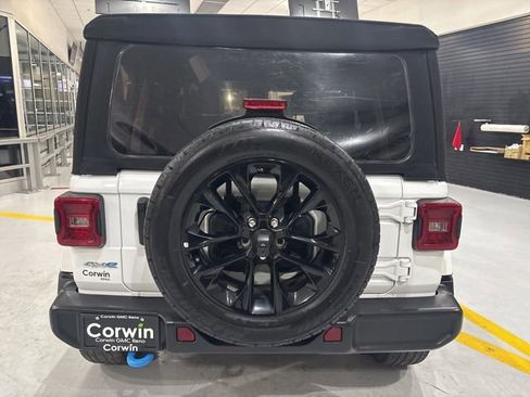 Used 2024 Jeep Wrangler Unlimited Sahara AWD/4WD image 7