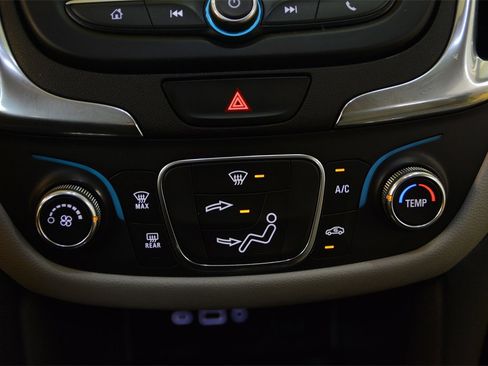 Used 2020 Chevrolet Equinox LT image 23