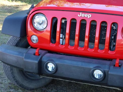 Used 2018 Jeep Wrangler Unlimited Rubicon w/ Cold Weather Group AWD/4WD image 19