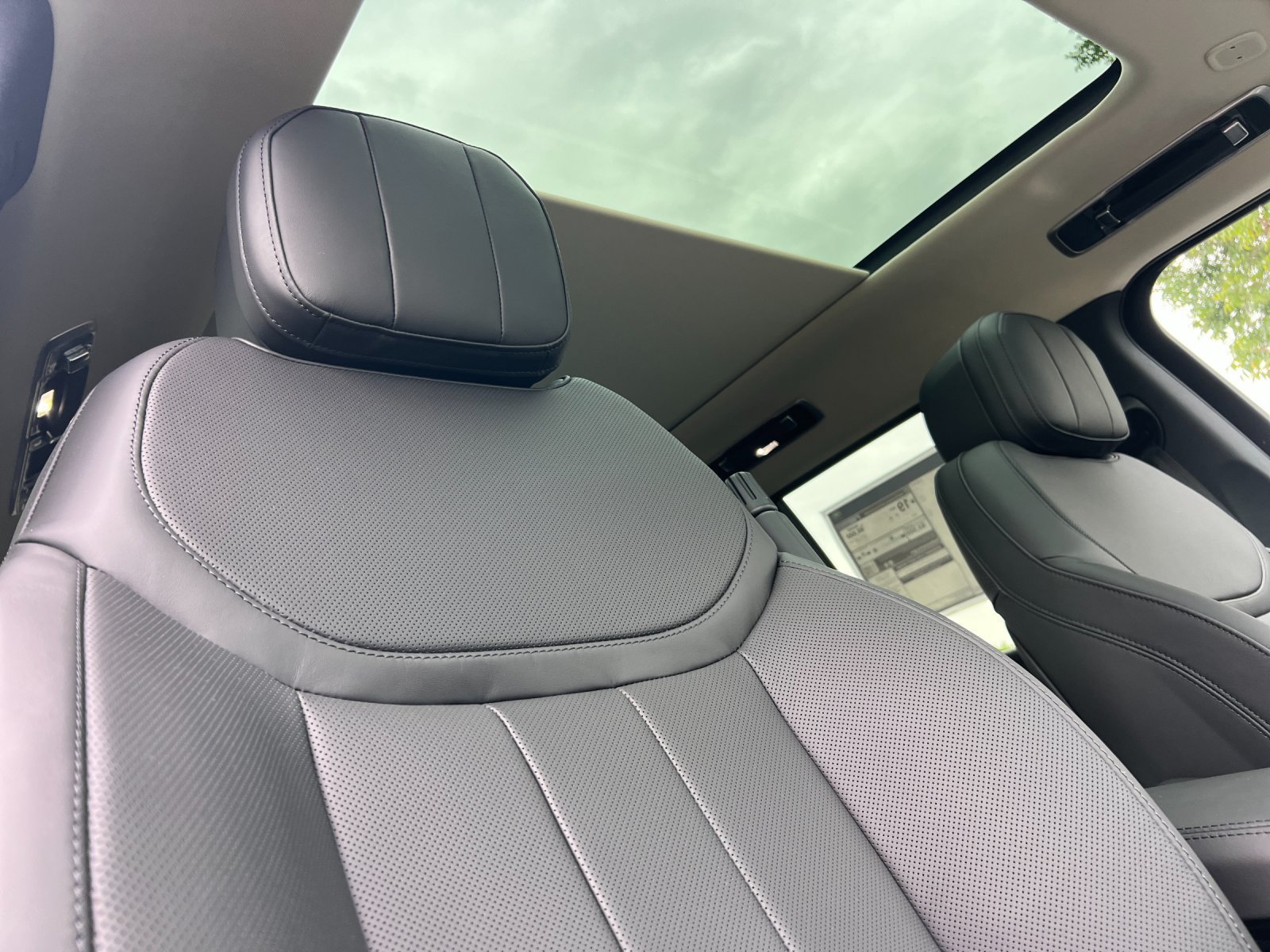 New 2026 Land Rover Range Rover SE AWD/4WD image 17
