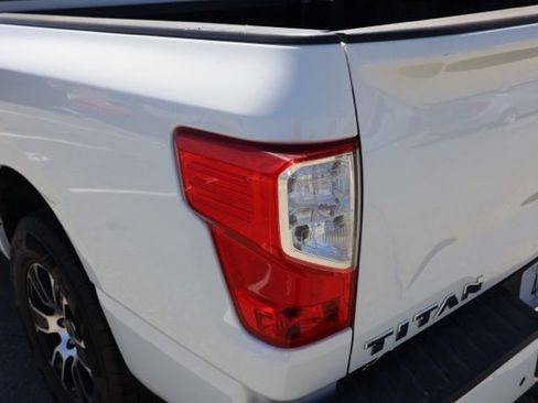 Used 2023 Nissan Titan SV image 7