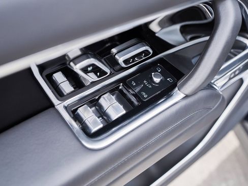 Used 2023 Land Rover Range Rover Long Wheelbase SE image 31