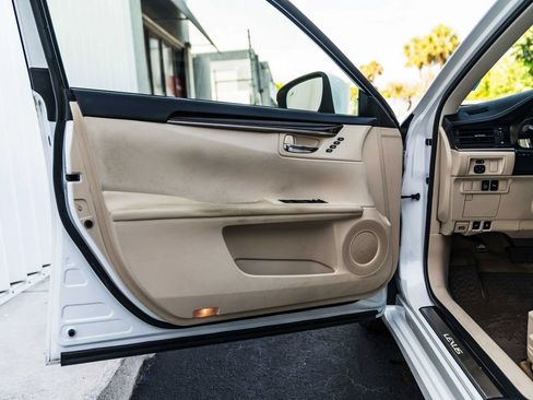 Used 2014 Lexus ES 350 w/ Premium Package FWD image 13