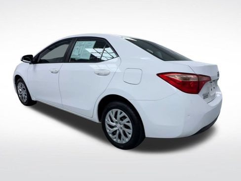 Used 2017 Toyota Corolla LE w/ Carpet Mat Package (TMS) FWD image 6