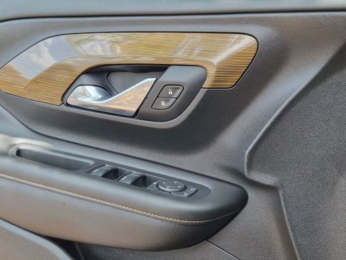 Used 2019 GMC Terrain SLE w/ Driver Convenience Package FWD image 2