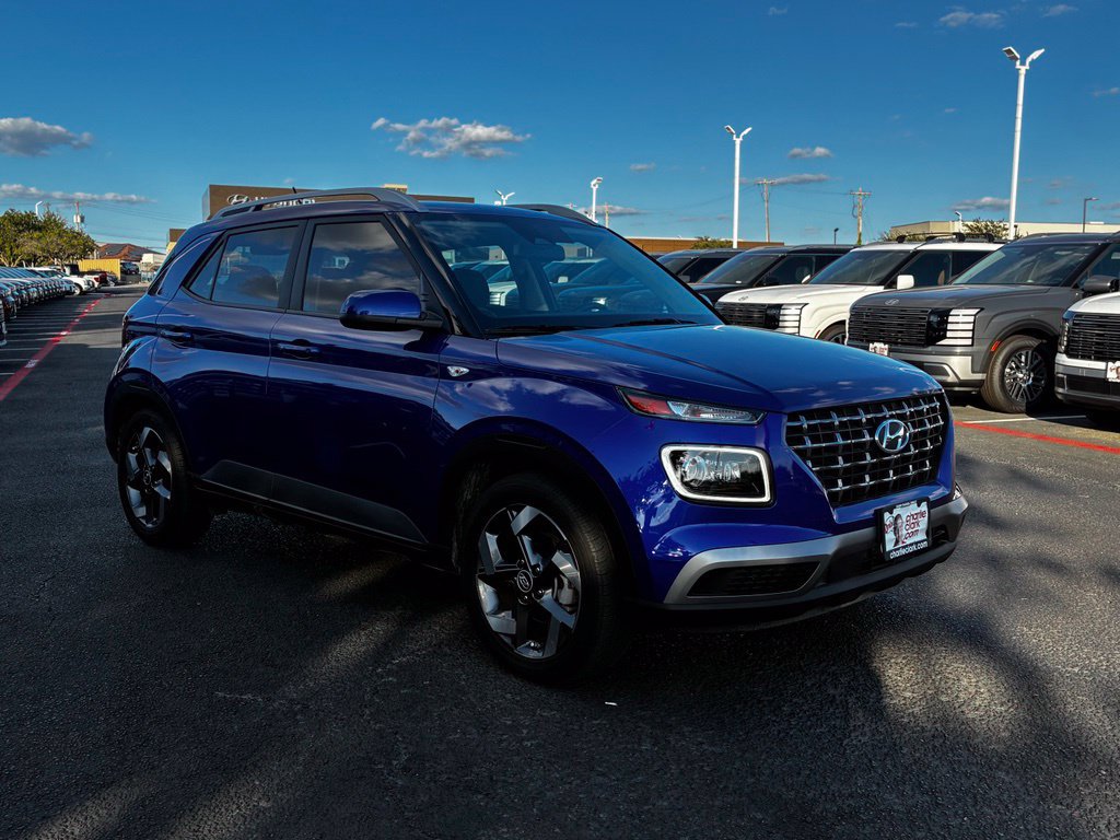 Used 2025 Hyundai Venue Limited FWD image 7