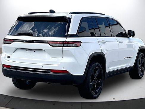 Certified 2023 Jeep Grand Cherokee Altitude image 9