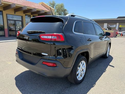 Used 2017 Jeep Cherokee Latitude w/ Safety/Convenience Group FWD image 10