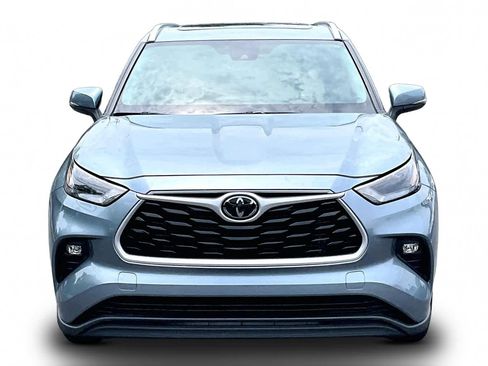 Used 2023 Toyota Highlander XLE FWD image 4