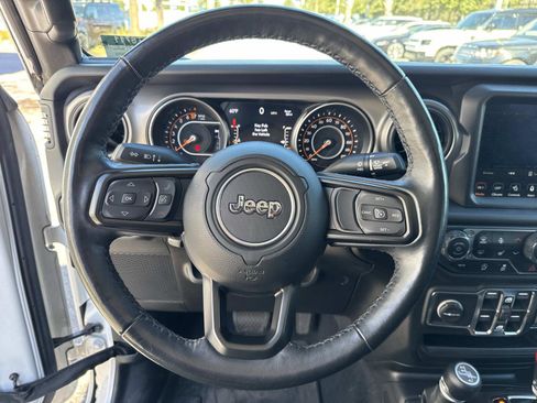 Used 2021 Jeep Gladiator Willys image 26
