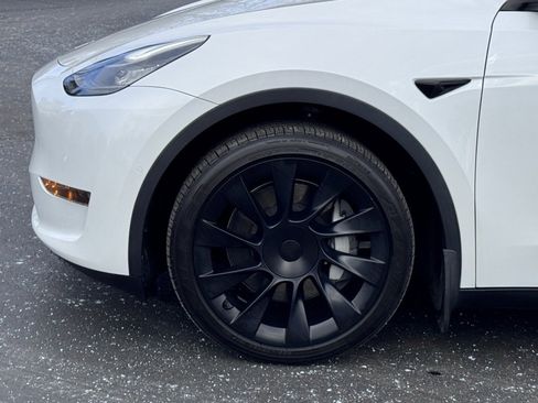 Used 2021 Tesla Model Y Long Range image 31