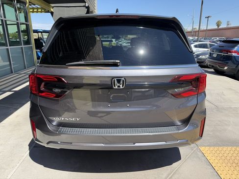 Used 2025 Honda Odyssey EX-L image 13