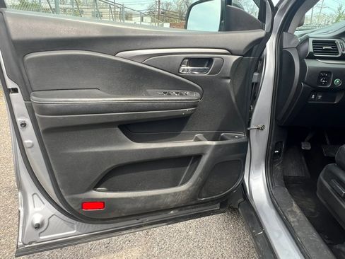 Used 2019 Honda Ridgeline RTL image 11