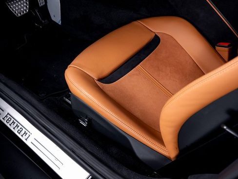 Used 2024 Ferrari Roma Spider image 23