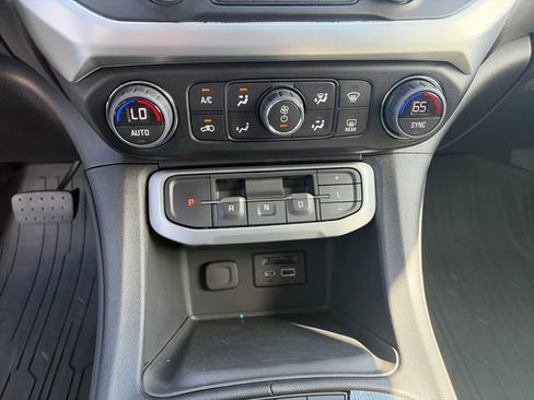 Used 2023 GMC Acadia SLT w/ Preferred Package image 19