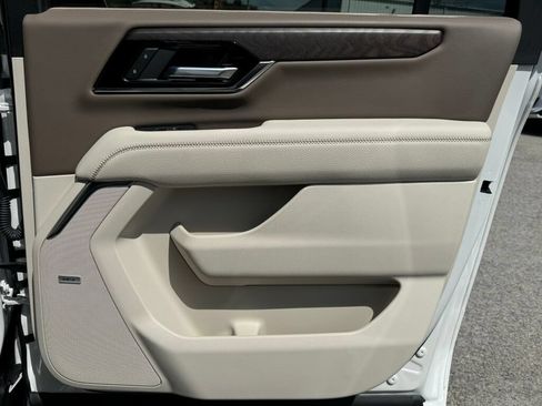 Used 2025 GMC Yukon XL Denali w/ Sun & Power Step Package AWD/4WD image 20