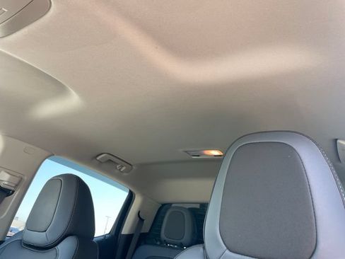 Used 2022 Chevrolet Colorado Z71 w/ Safety Package AWD/4WD image 28