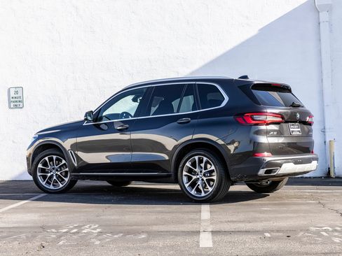 Used 2022 BMW X5 xDrive40i w/ Parking Assistance Package AWD/4WD image 5