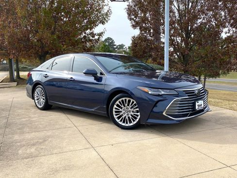 Used 2019 Toyota Avalon Limited image 1