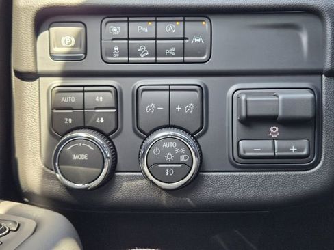 New 2026 Chevrolet Suburban Premier w/ Sun And Tow Package AWD/4WD image 17