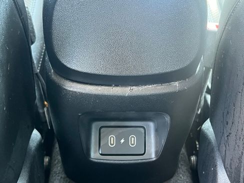 Certified 2025 Hyundai Elantra Limited FWD image 17