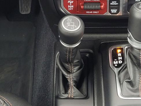 Used 2022 Jeep Wrangler Unlimited Rubicon w/ Xtreme Recon 35" Tire Package image 17