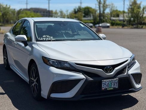 Used 2024 Toyota Camry SE FWD image 7