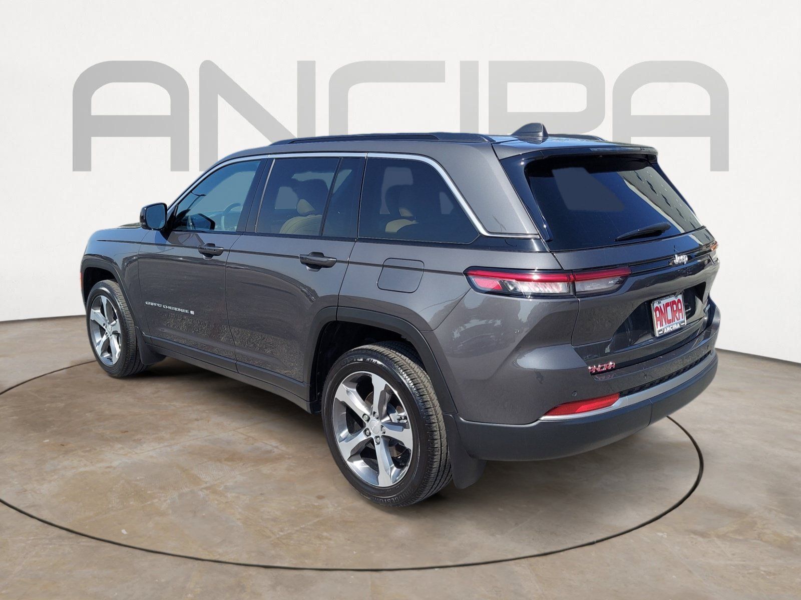 Used 2026 Jeep Grand Cherokee Limited w/ MOPAR Finishing Package RWD image 8
