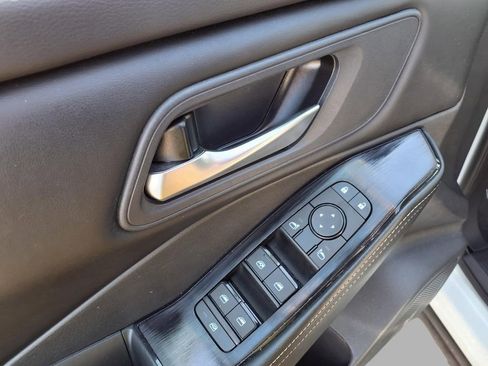 Used 2025 Nissan Rogue SV AWD/4WD image 19