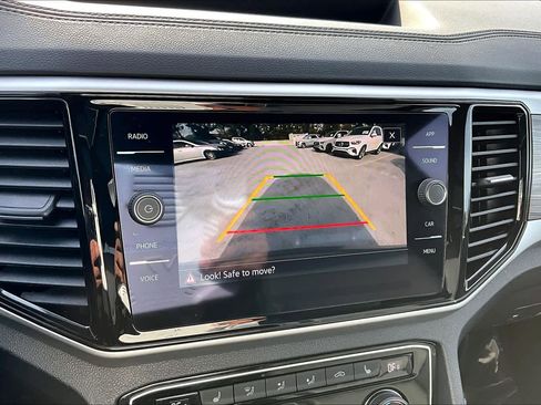 Used 2022 Volkswagen Atlas Cross Sport SE image 25