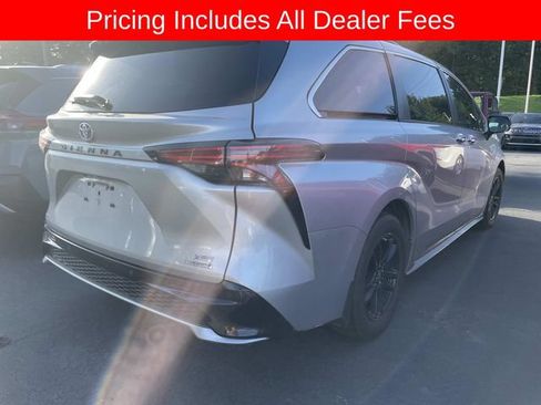 Used 2022 Toyota Sienna XSE AWD/4WD image 9