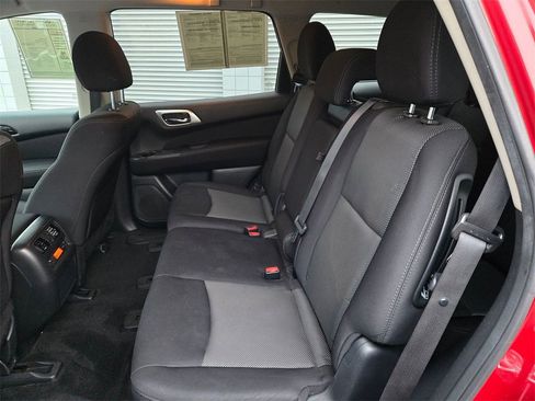 Used 2017 Nissan Pathfinder S image 10