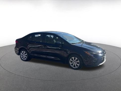 Used 2025 Toyota Corolla LE image 2