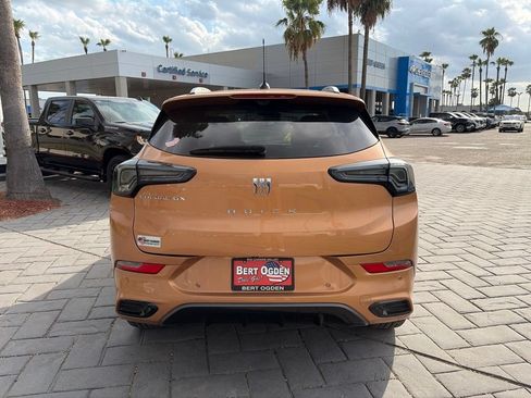 Used 2025 Buick Encore GX Avenir w/ Avenir Technology Package FWD image 5