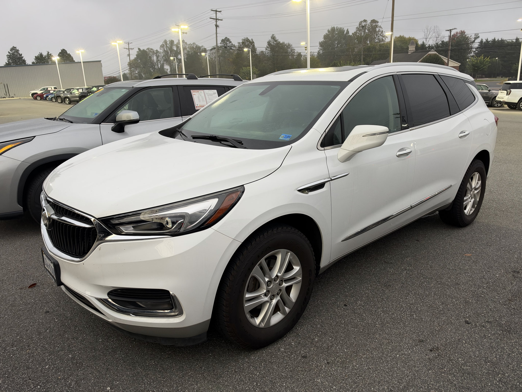 Used 2020 Buick Enclave Essence AWD/4WD image 1