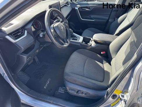 Used 2021 Toyota RAV4 XLE w/ Convenience Package image 9