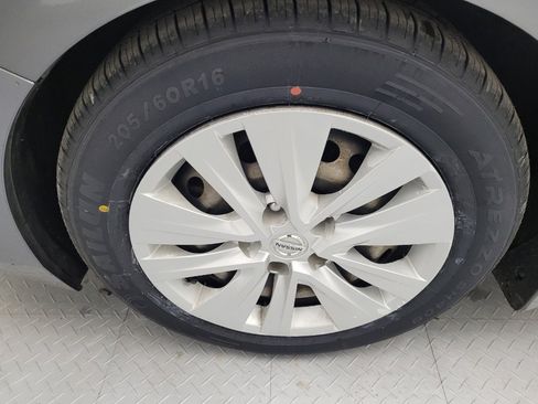 Used 2020 Nissan Sentra S image 31