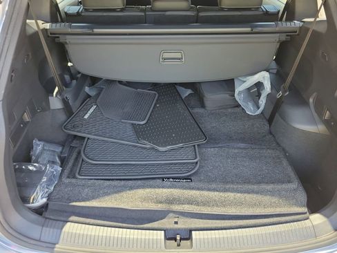 Used 2023 Volkswagen Tiguan SE R-Line FWD image 7