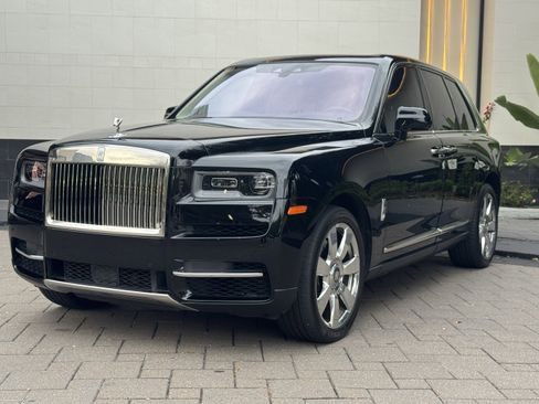 Used 2023 Rolls-Royce Cullinan image 1