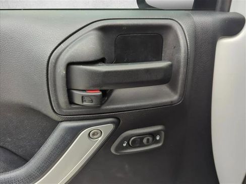 Used 2014 Jeep Wrangler Unlimited Sahara w/ Connectivity Group image 8