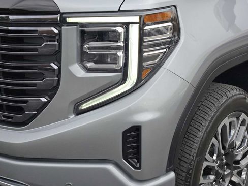 Used 2025 GMC Sierra 1500 Denali Ultimate AWD/4WD image 9